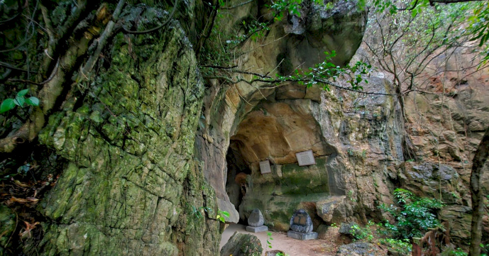 Hang Mắt Rồng 
